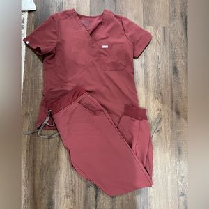 Women’s medium figs scrub set